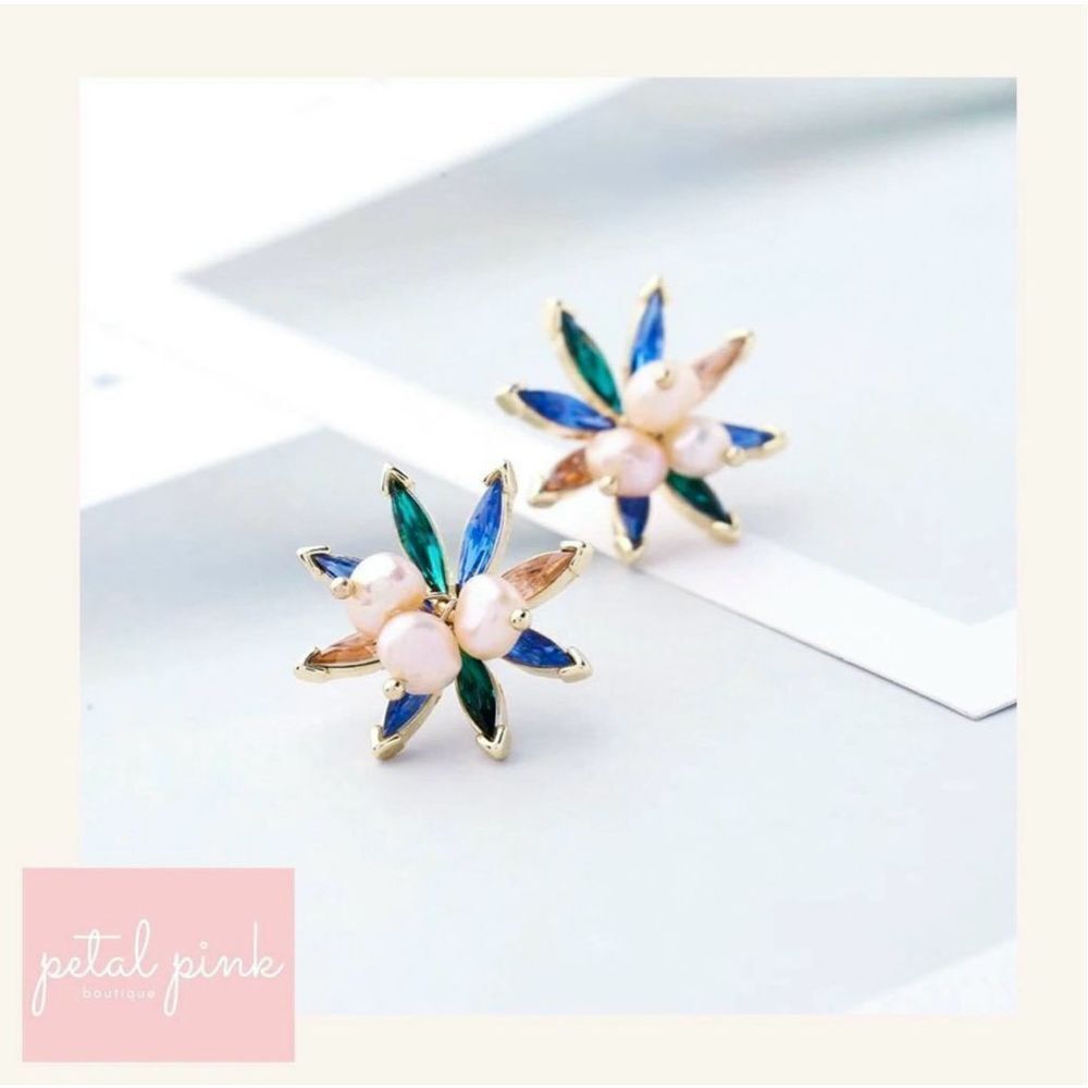 Genuine Cultured Pearl and Synthetic Stone Curved Flower Stud Earrings